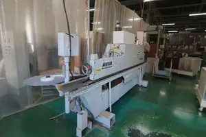 自動直線縁貼機