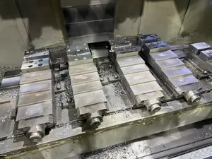 マシニングセンタ（BT50　クーラントスルー）