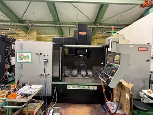 マシニングセンタ（BT50　クーラントスルー）