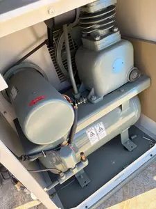 コンプレッサー