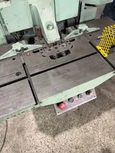 コーナーシャー