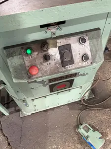 コーナーシャー