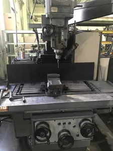 MAKINO　立型NCフライス 　AVNC-74