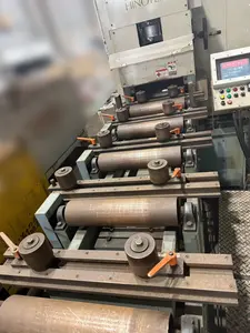 歪取りロール機
