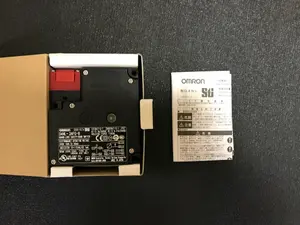 【商談済】オムロン 小形電磁ロック・セーフティドアスイッチ D4NL-2AFG-B